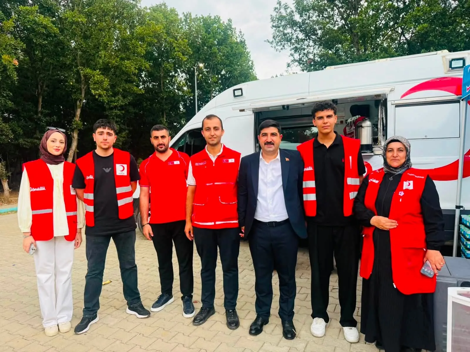 İş insanı ve siyasetçi Enver Yıldırım, Dilovası Engelliler Derneği tarafından