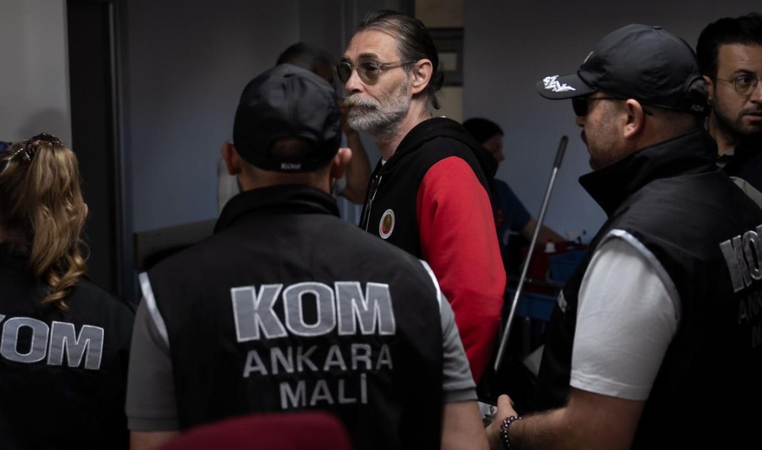 Etimesgut Belediye Başkanı Erdal Beşikçioğlu, hakkında yürütülen soruşturma kapsamında tutuklanmasının