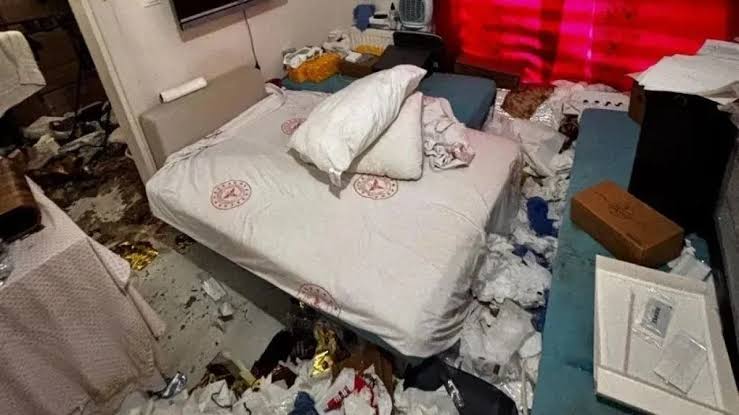 Sakarya'nın Serdivan ilçesinde acil servis hemşiresinin kiraladığı daire çöp eve