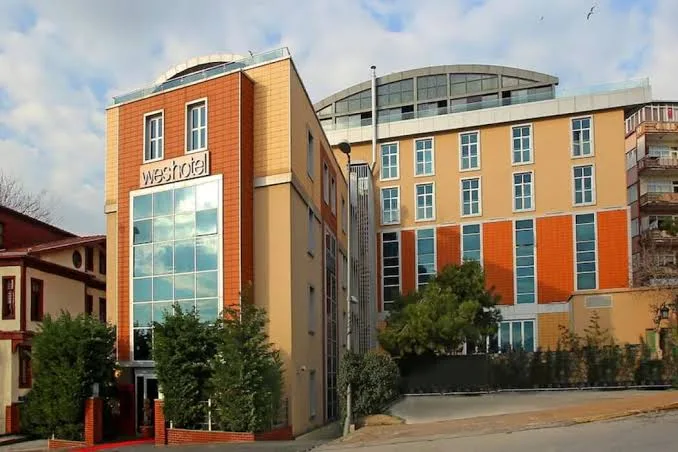 Kocaeli'nin İzmit ilçesindeki Tarihi Saat Kulesi’nin yanında bulunan 4 yıldızlı