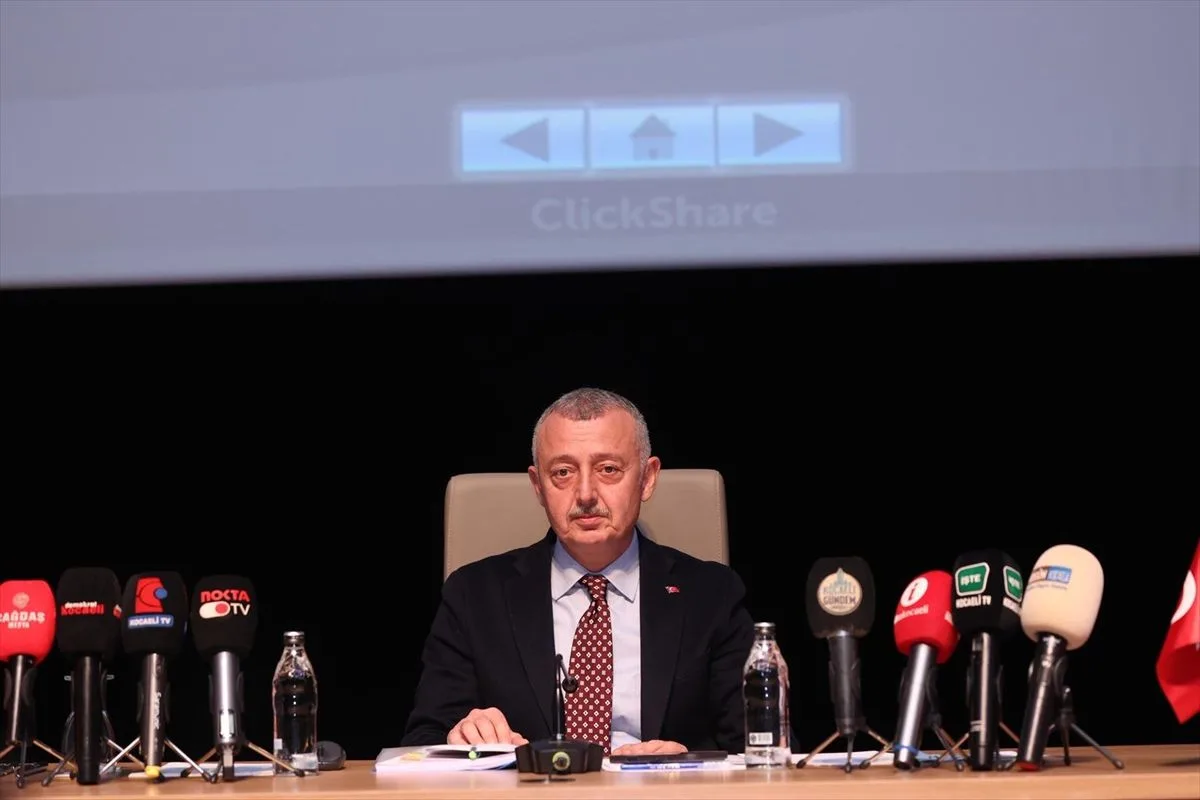 Kocaeli Büyükşehir Belediyesi’nin ağustos ayı meclis oturumunda, CHP’li meclis üyelerinin