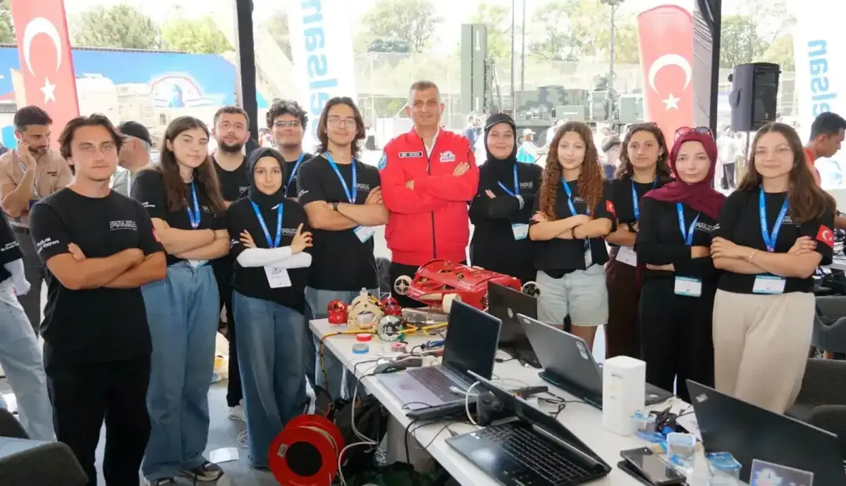 Gölcük Belediye Başkanı Ali Yıldırım Sezer, TEKNOFEST Mavi Vatan boyunca