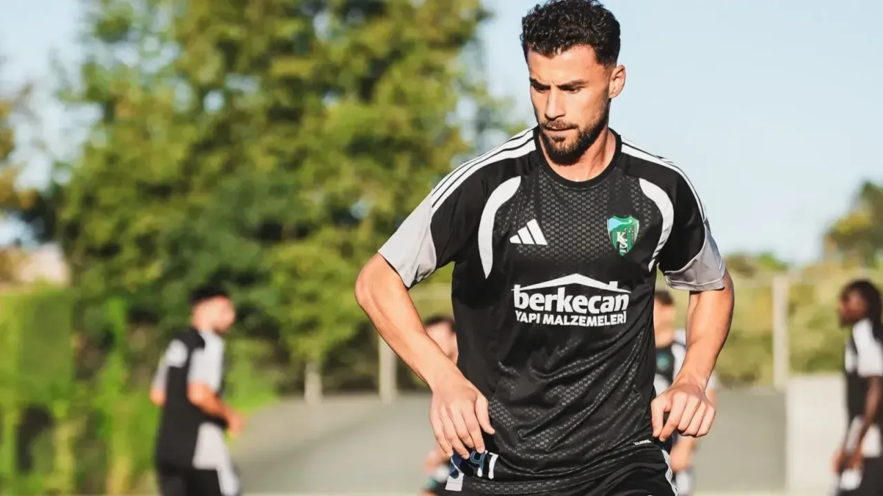 Kocaeli futbolunun yetiştirdiği yetenekli isimler arasında yer alan genç futbolcu