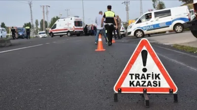 Kocaeli Kandıra’da iki otomobilin çarpışması sonucu 6 kişi yaralandı. Aralarında