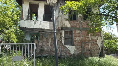 Gölcük'te tehlike oluşturan 2 metruk binanın daha yıkılmasıyla ilçe genelinde