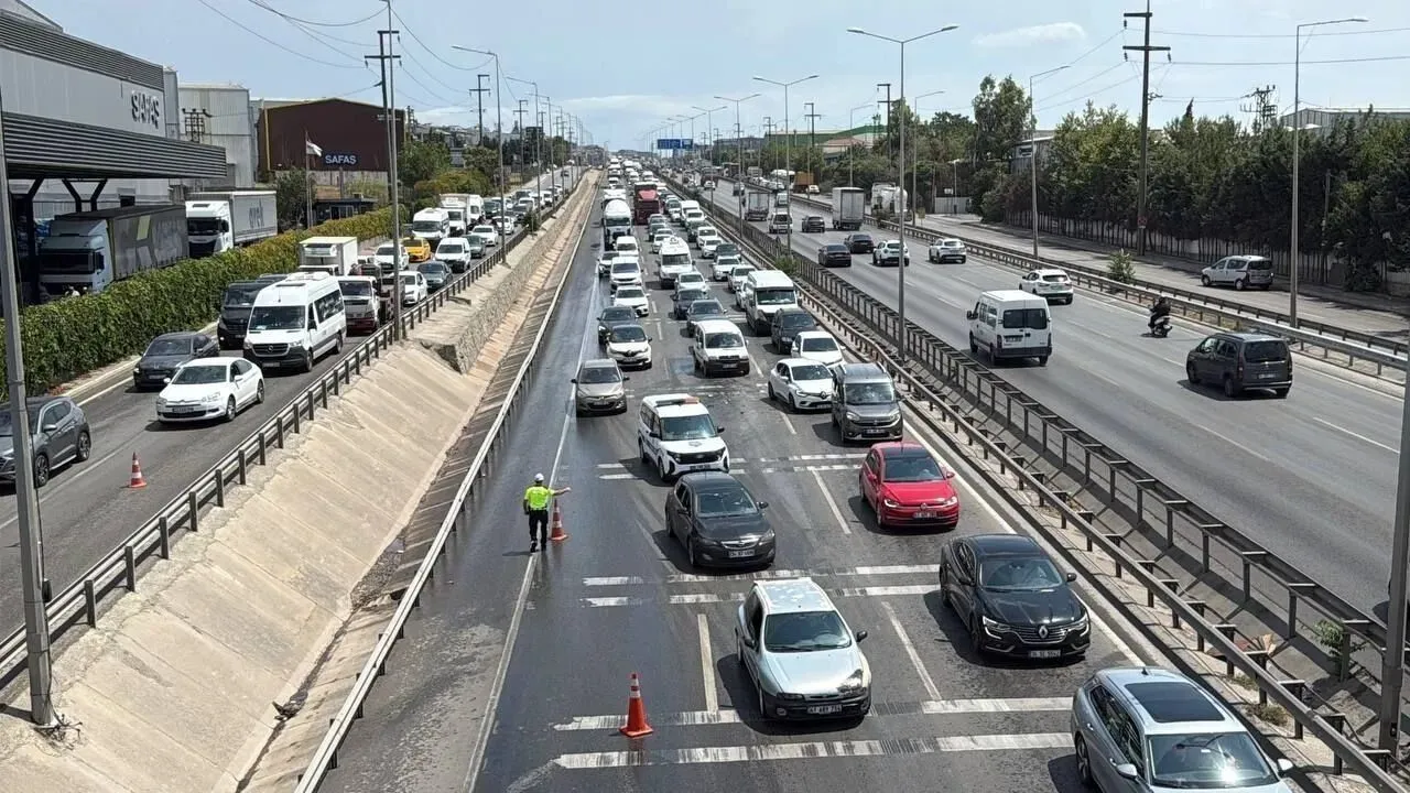 Kocaeli TEM Otoyolu'nda çalışmalar 1 ay daha uzatıldı