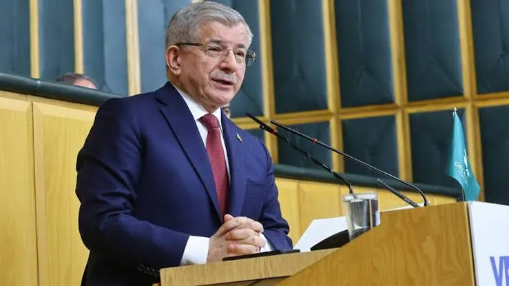 Eski Başbakan Ahmet Davutoğlu'na soruşturma
