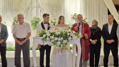 Kandıra Belediye Başkanı Erol Ölmez’in oğlu Enes Ölmez, Bedia Esendağ