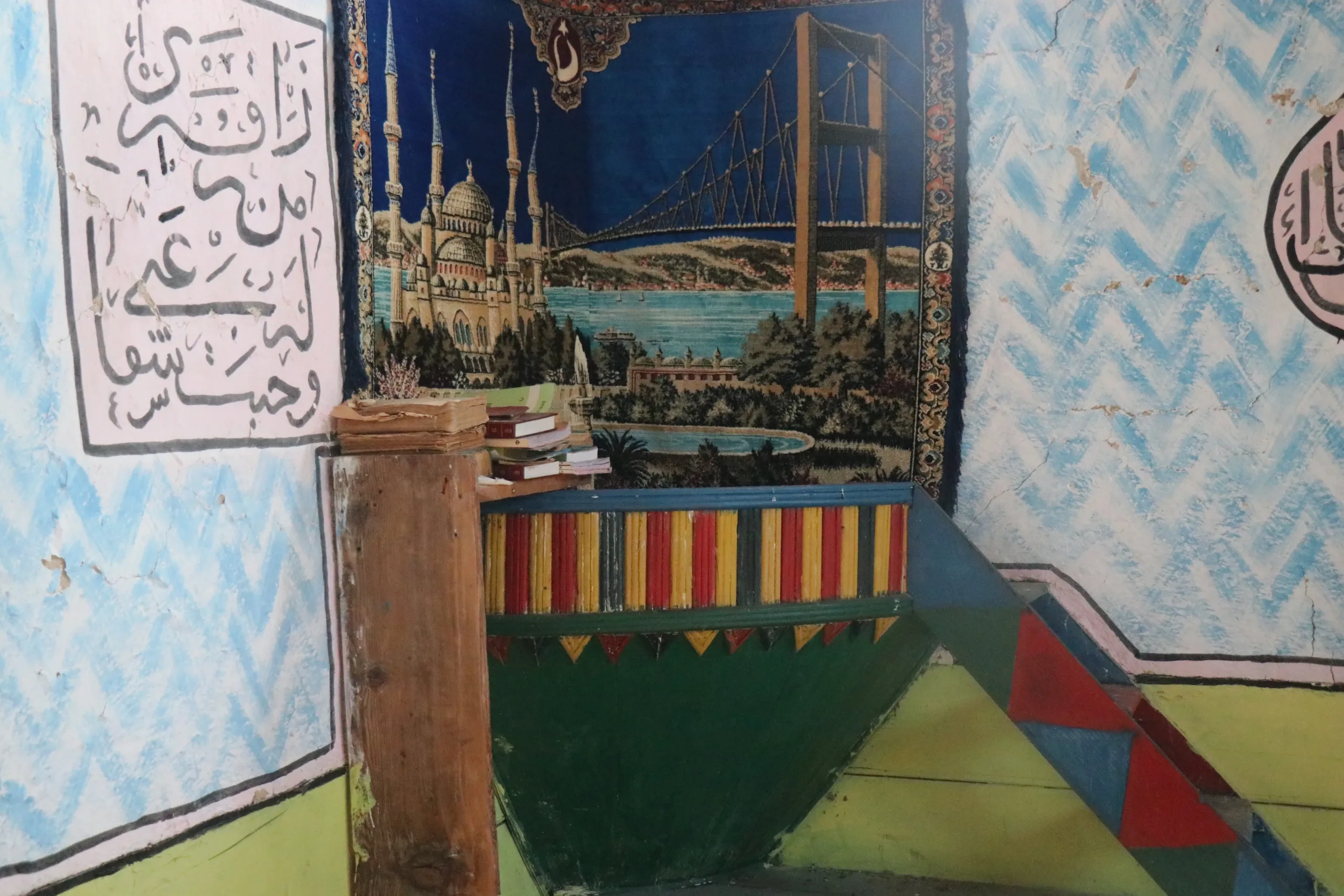 78 yıllık ahşap cami zamana yenik düşüyor