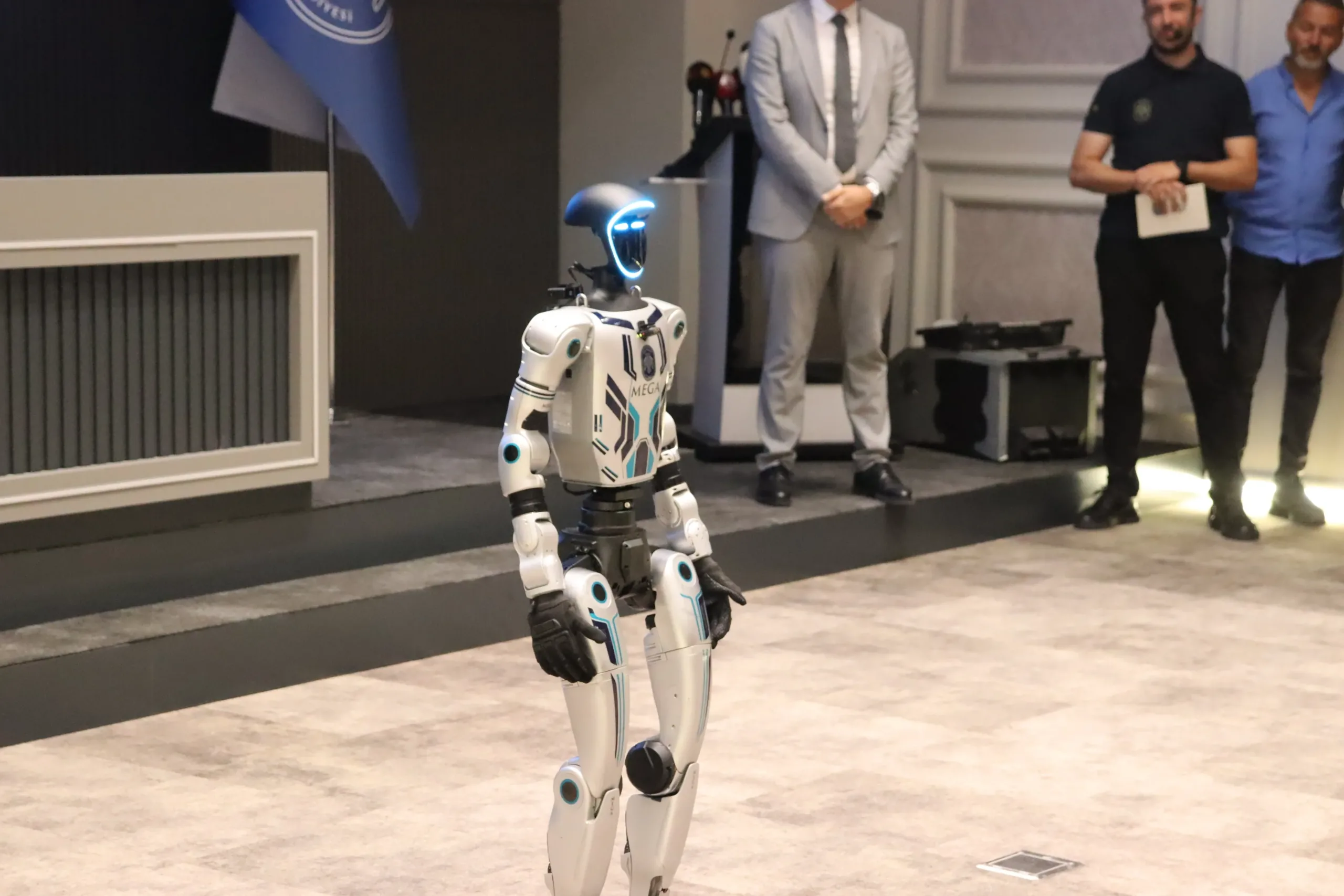 İnsansı robot belediyede işe başladı