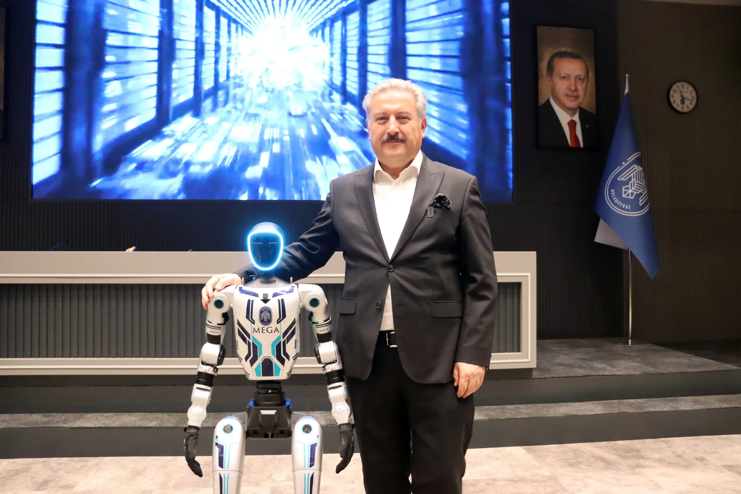 İnsansı robot belediyede işe başladı
