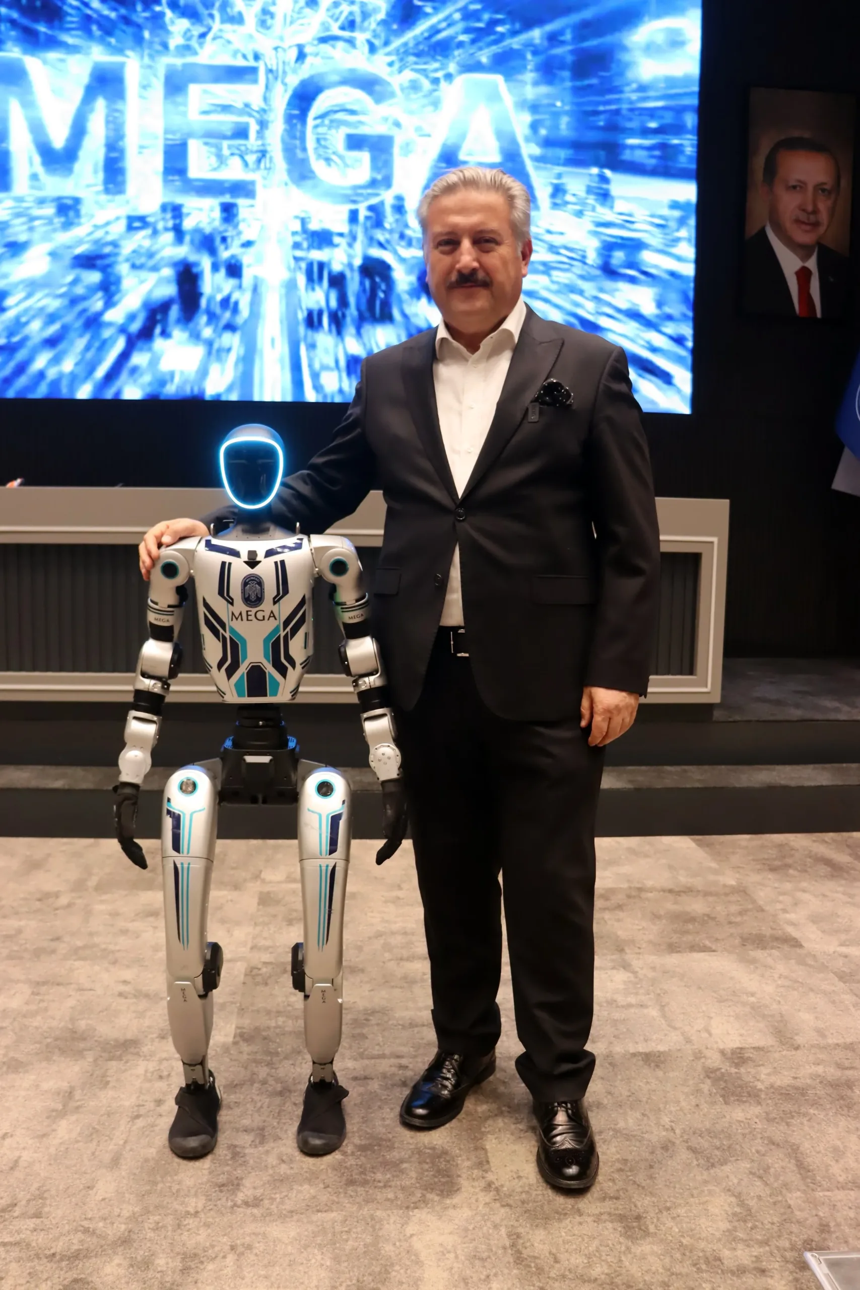 İnsansı robot belediyede işe başladı