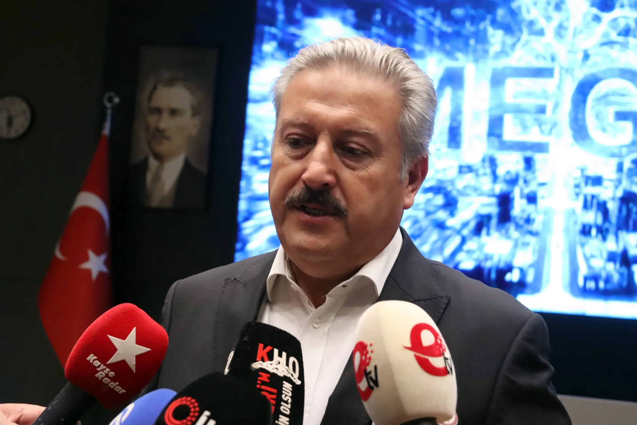 İnsansı robot belediyede işe başladı