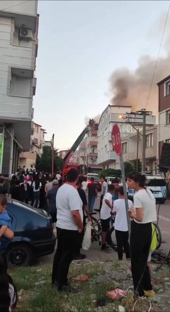 Kocaeli'de dev yangın: Mahalleli sokağa döküldü