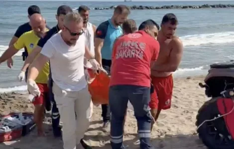Sakarya’nın Karasu ilçesinde denizde hareketsiz halde bulunan bir vatandaş cankurtaranlar