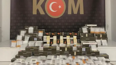 Kocaeli’nin İzmit ilçesinde iki iş yerine düzenlenen kaçak tütün operasyonunda