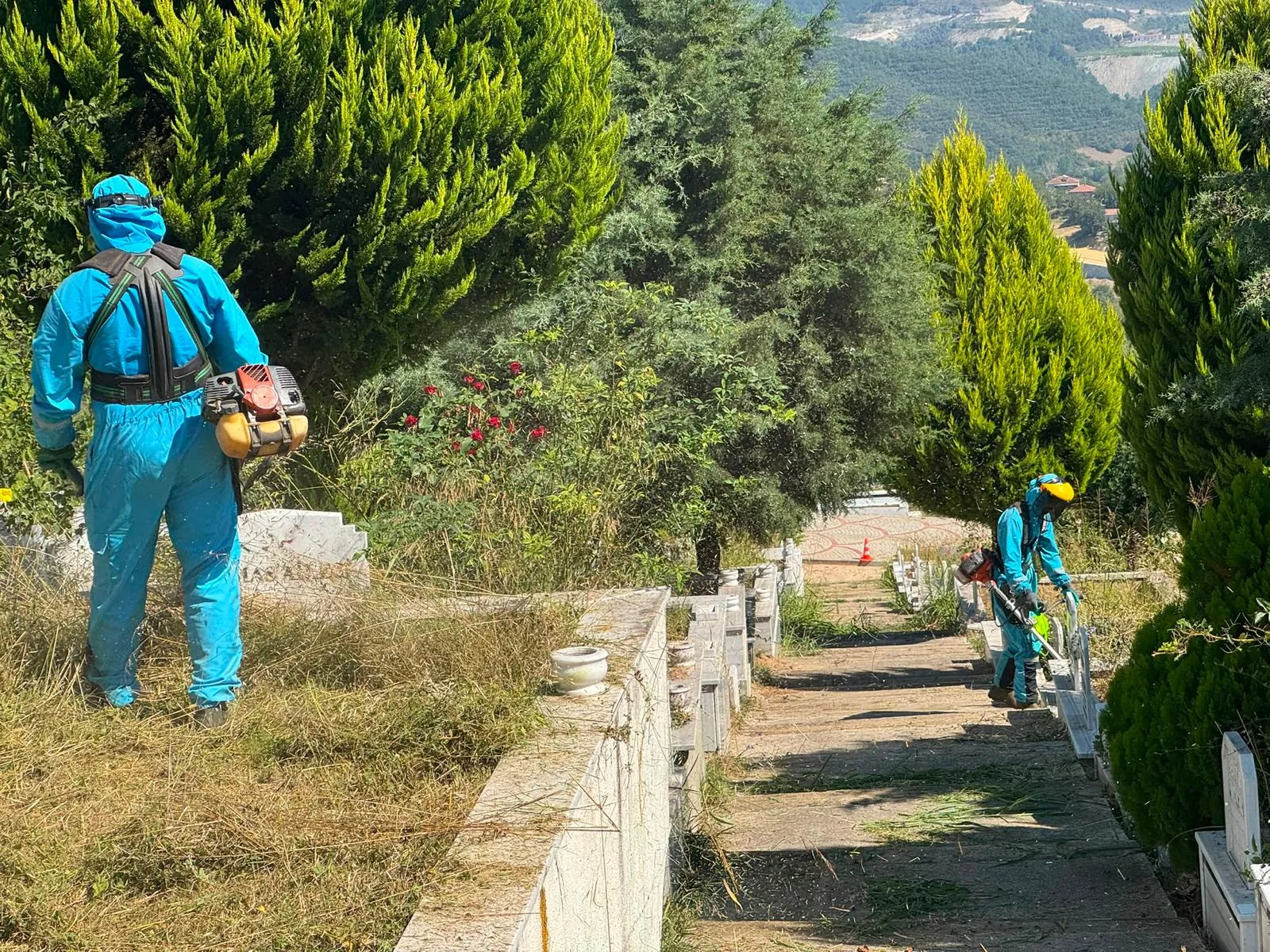 İzmit’te mezarlıklara kapsamlı bakım: Ekipler birçok noktada sahada