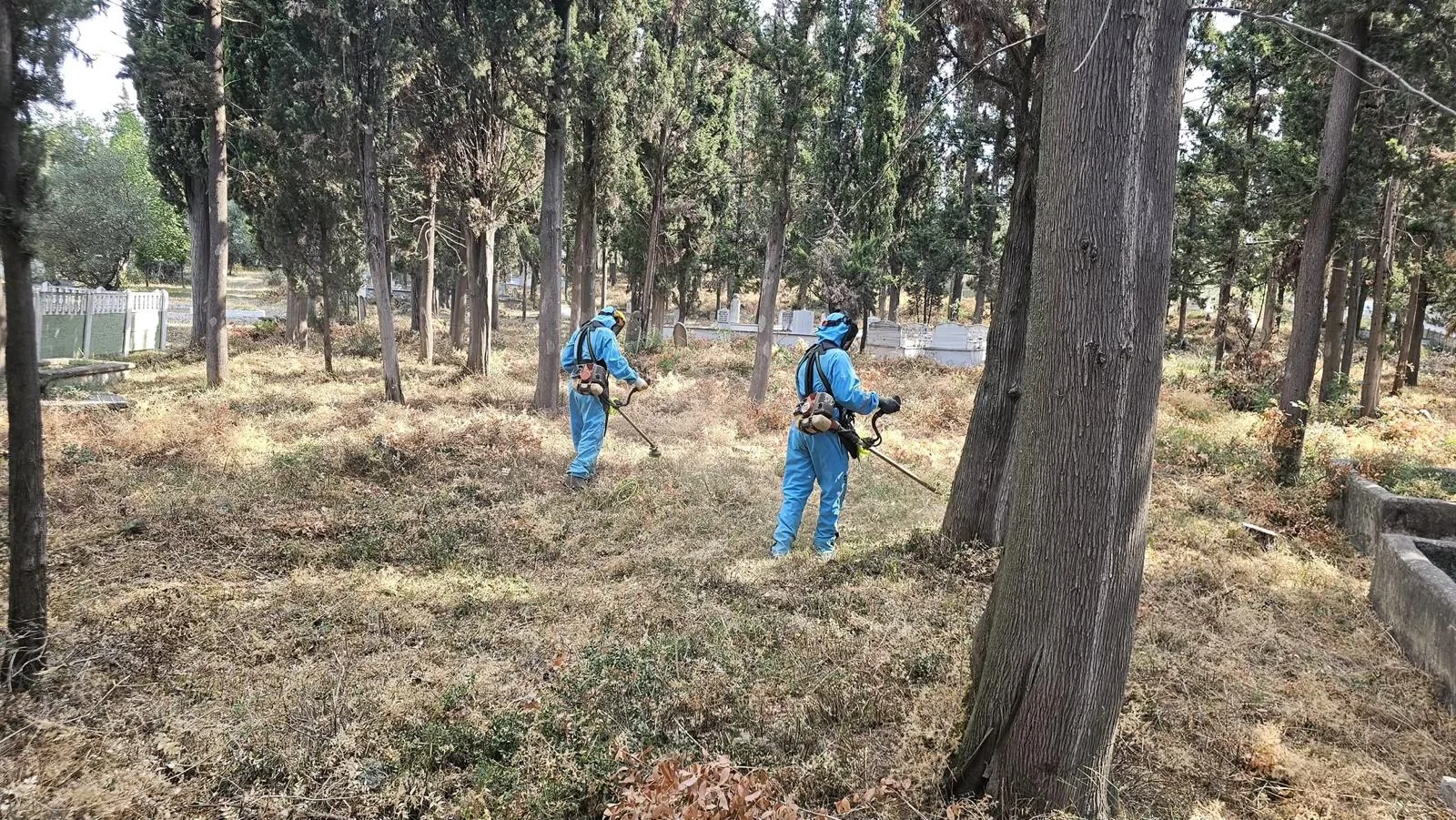 İzmit’te mezarlıklara kapsamlı bakım: Ekipler birçok noktada sahada