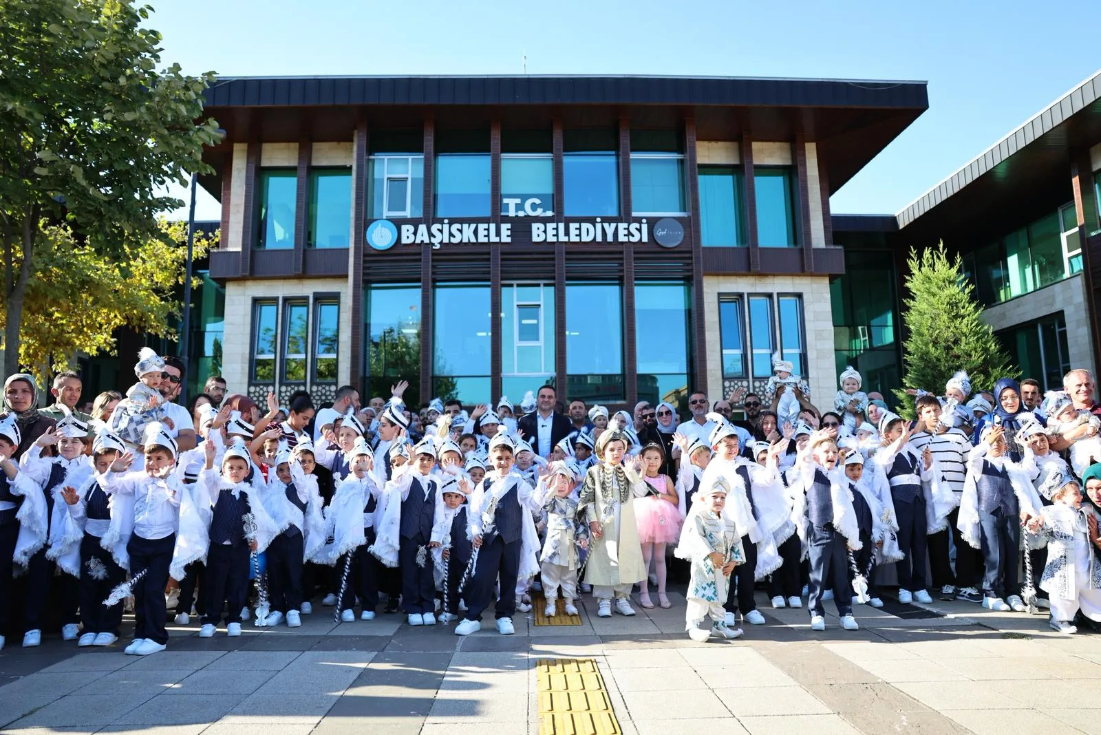 Başiskele Belediyesi’nin 5. Geleneksel Toplu Sünnet Şöleni’nde ücretsiz sünnet ettirilen