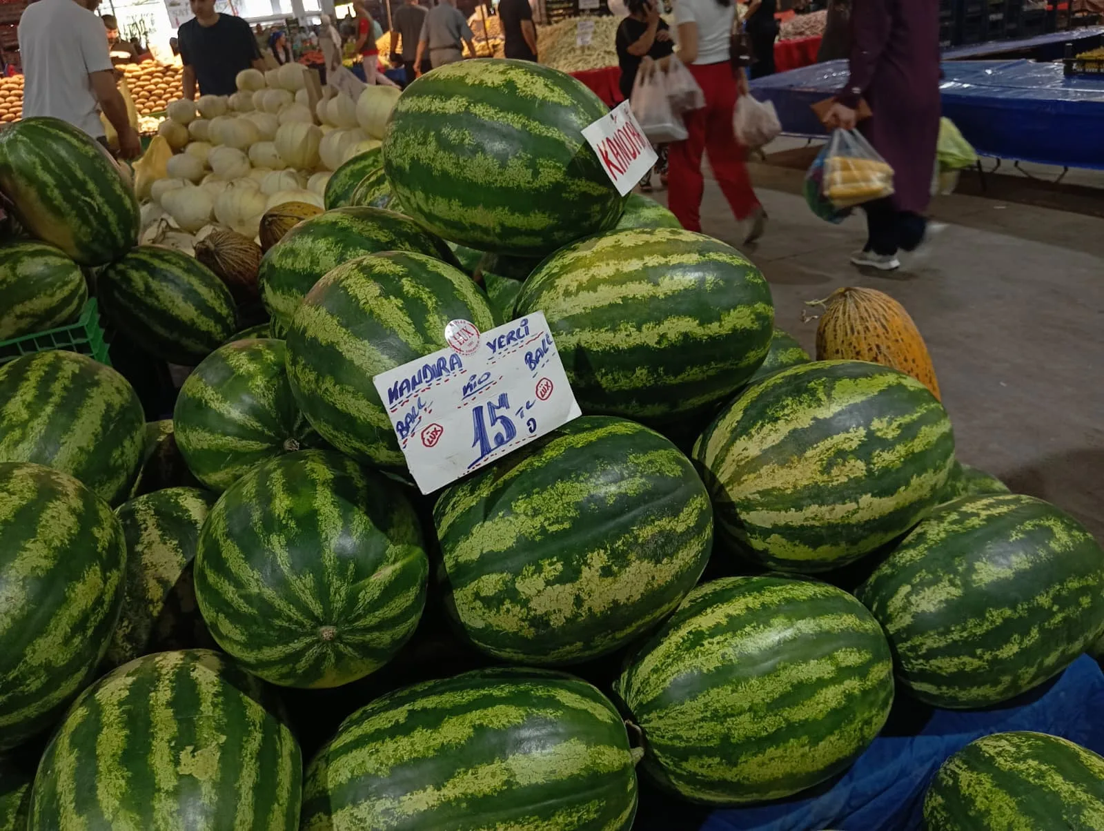 Doğu Kışla Pazarı'nda zam şampiyonu çilek!