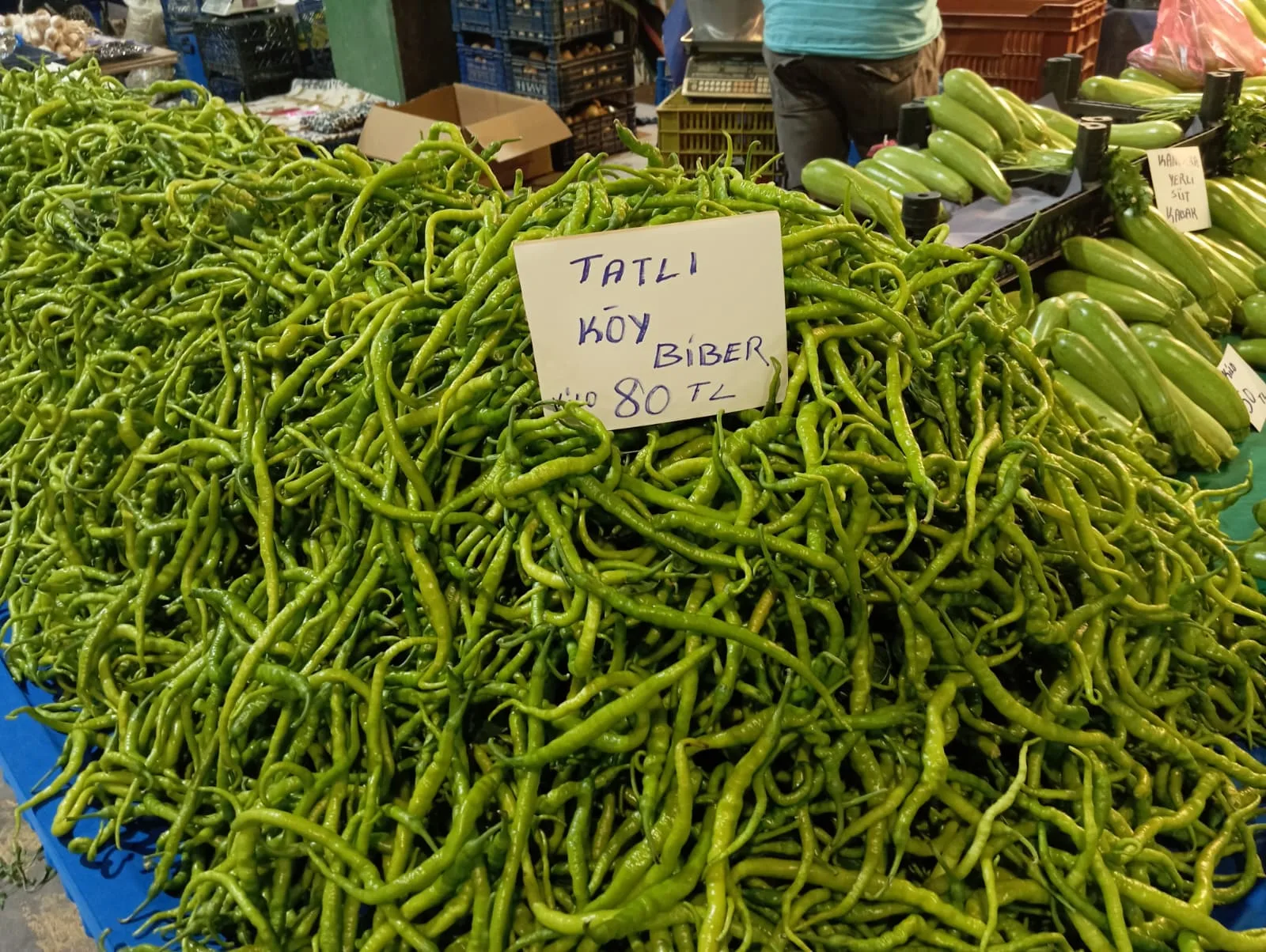 Doğu Kışla Pazarı'nda zam şampiyonu çilek!