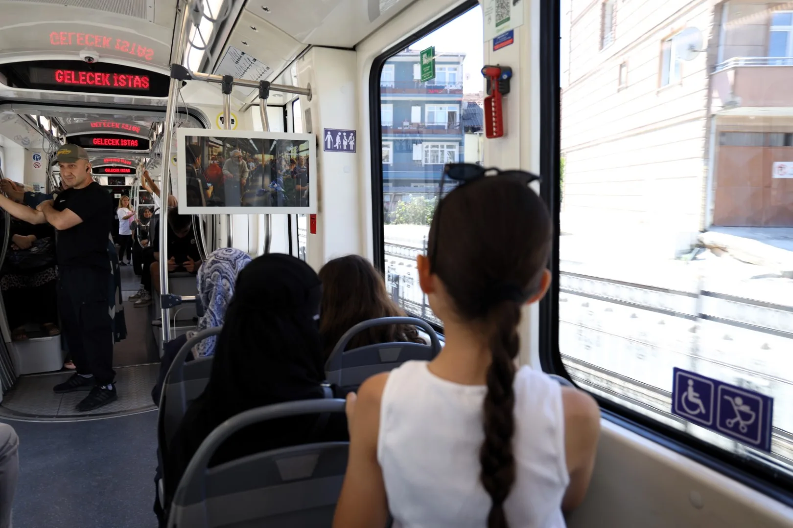 Körfez Aqua'nın sevimli kahramanları tramvayda