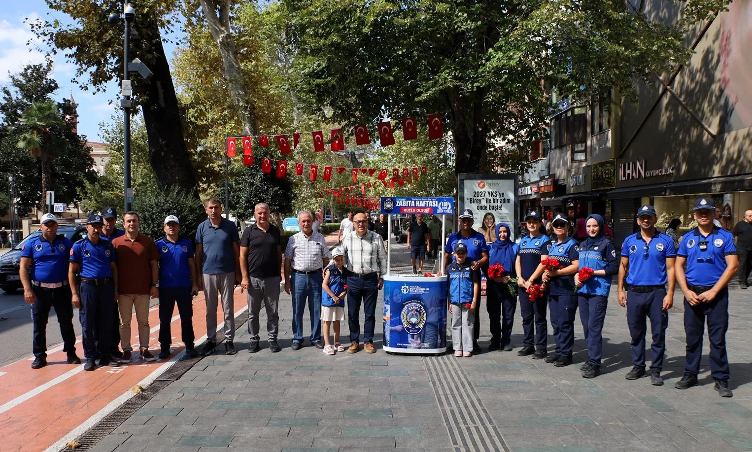Kocaeli Büyükşehir Belediyesi zabıta ekipleri, Zabıta Haftası kapsamında İzmit Cumhuriyet