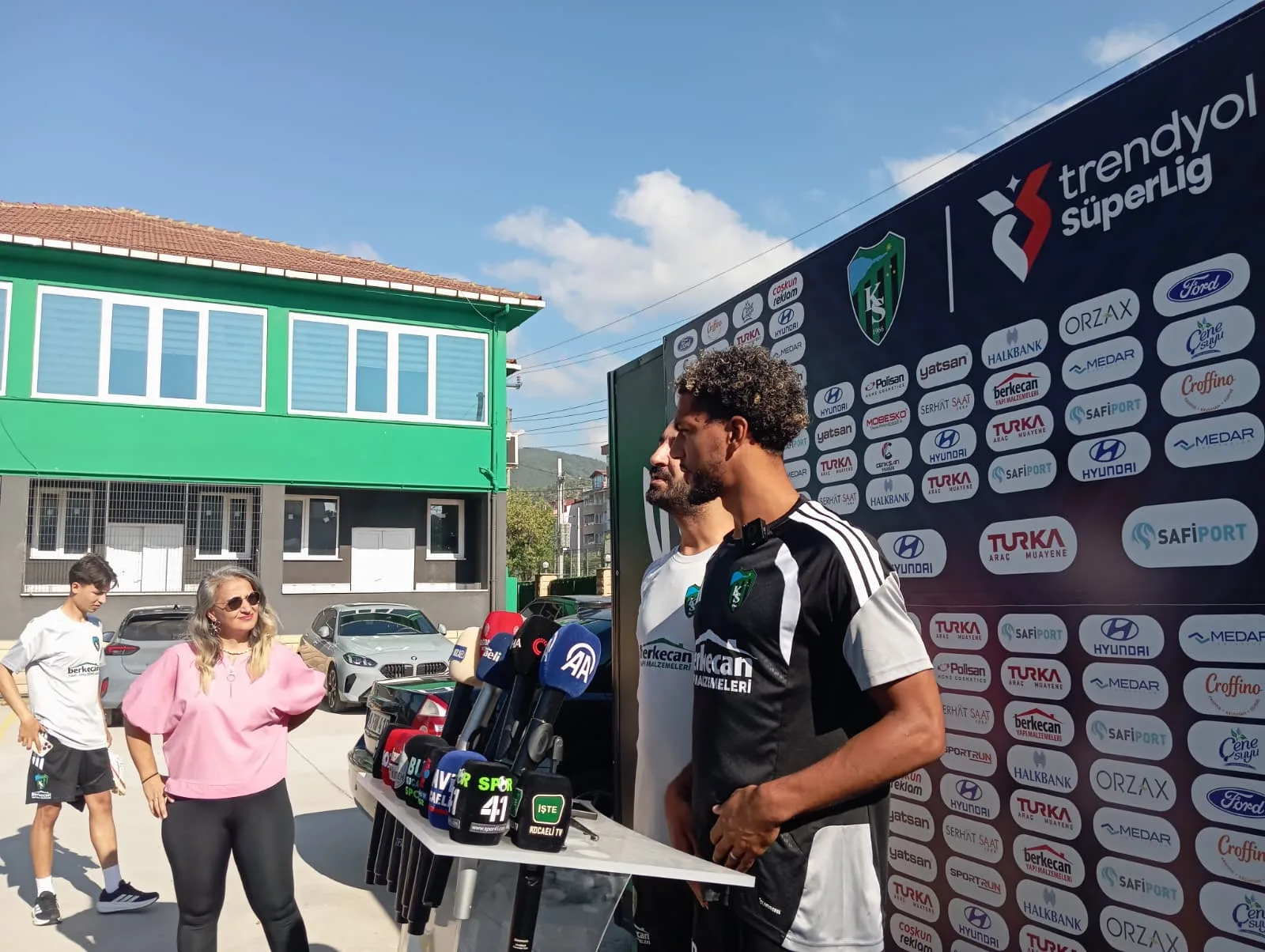 Kocaelispor'un Fransız forveti Florian Ayé: "Goller atarak adımı duyurmak istiyorum"