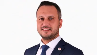 Kocaeli siyasetinin hareketli günlerinden birinin yaşandığı İzmit'te, Yeni Parti İlçe